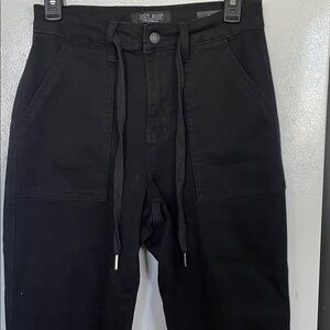 Judy Blue Los Angeles 3/26 Black Jogger Cotton Blend Jean Deep Pockets